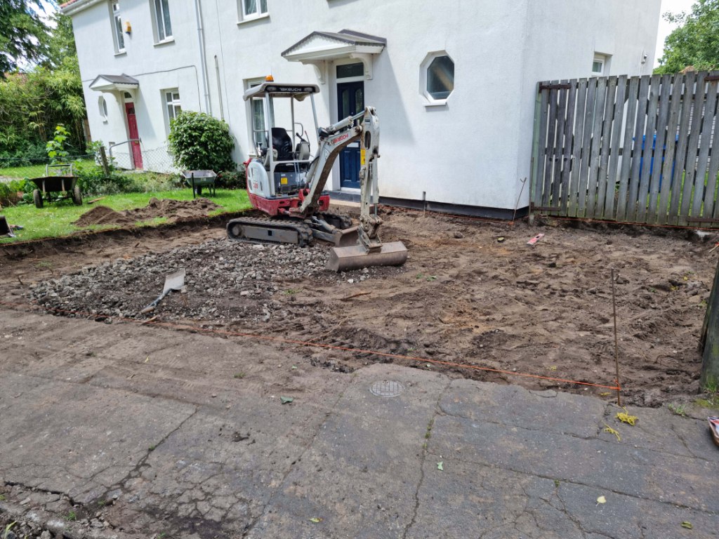 This is a photo of a dig out being carried out by Newport Pagnell Driveways in preparation for a block paving driveway