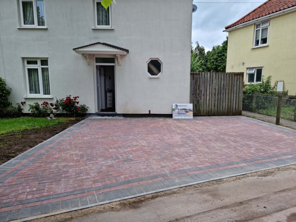 This is a newly installed block paved drive installed by Newport Pagnell Driveways