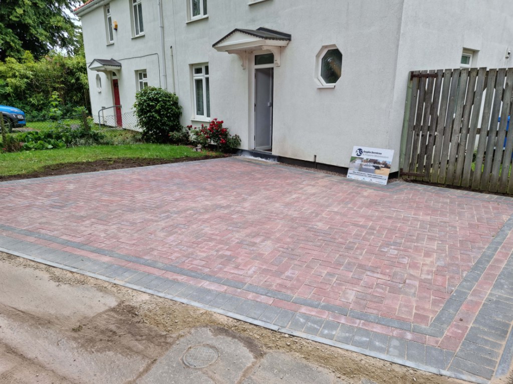 This is a newly installed block paved drive installed by Newport Pagnell Driveways